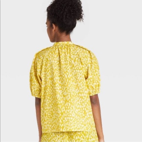 𝅺who what wear Puff Elbow Sleeve Shell Blouse yellow leopard print large nwot - Picture 2 of 4